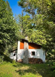 Designer Riverfront Cottage