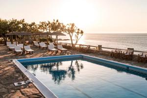 Cavos Bay Hotel & Studios