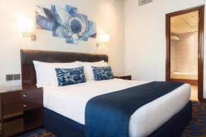 Deluxe Suite One Bedroom - Complimentary Transfer to Bluewater Island and JBR room in Cassells Al Barsha Hotel by IGH