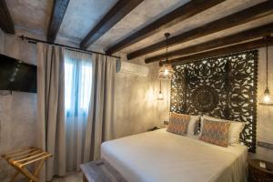 DECAN Concept Boutique Estate