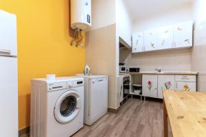 Alfama lisboa 2nd floor amazing river view