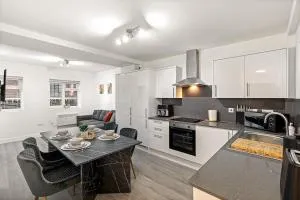 Large flat with FREE parking - Oadby