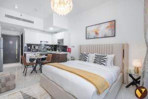 Vogue Vacation Homes, Arjan Jwelz by Danube near Miracle and Butterfly Garden, Studio Apartment with Balcony and Vibrant Community View, Access toAmenities