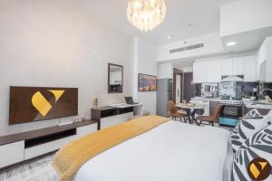 Vogue Vacation Homes, Arjan Jwelz by Danube near Miracle and Butterfly Garden, Studio Apartment with Balcony and Vibrant Community View, Access toAmenities