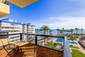 Aloha Playa 402 By IVI Real Estate