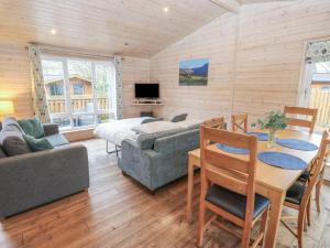 Dovestone Luxury Lodges sleeps 6 - pet free