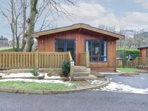 Dovestone Luxury Lodges sleeps 4- pet free