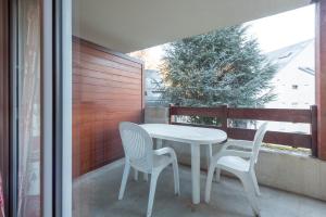 T2 avec piscine couverte et parking