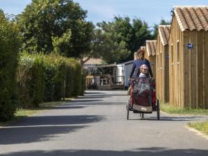 Campings Domaine Residentiel de Plein Air Les Ilates : photos des chambres