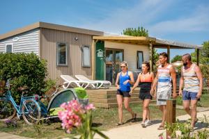 Campings Domaine Residentiel de Plein Air Les Ilates : photos des chambres