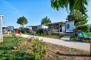 Campings Domaine Residentiel de Plein Air Les Ilates : photos des chambres