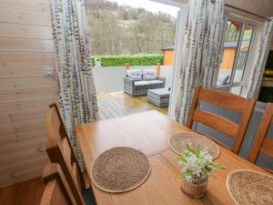 Dovestone Luxury Lodges sleeps 4 - pets welcome