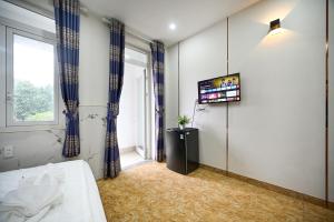 Yoyo Airport Saigon Hotel