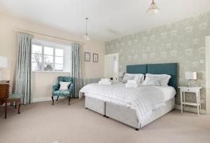 Beautiful Cotswold Farmhouse with Hot tub