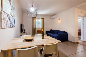 Apartments in nice house Split with garden for children & private parking