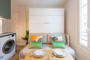 Stunning Tiny Studio - 5 min to Eiffel Tower - Sleeps 2P