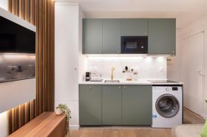 Stunning Tiny Studio - 5 min to Eiffel Tower - FREE Off-Site Parking