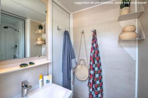 Campings Domaine Residentiel de Plein Air Les Ilates : Premium Plus Homeflower with Air Conditioning (4 Adults)