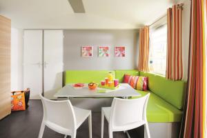 Campings Domaine Residentiel de Plein Air Les Ilates : photos des chambres