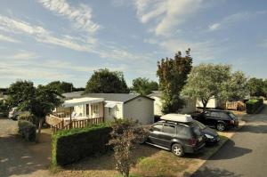 Campings Domaine Residentiel de Plein Air Les Ilates : Mobile Home Confort (6 Adultes)
