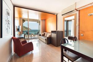 Junior Suite with Balcony and Sea View room in Estela Barcelona