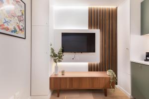 Stunning Tiny Studio - 5 min to Eiffel Tower - FREE Off-Site Parking