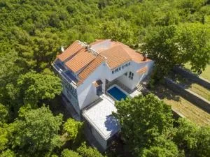 Nature View Spacious Five Bedroom Villa, Pool - Podgrađe