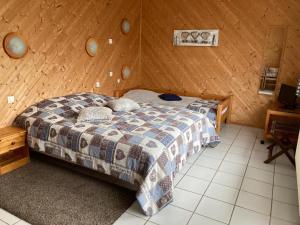 Maisons d'hotes GITE DE LA BOULOIE - 8 Chambres avec sdb : photos des chambres