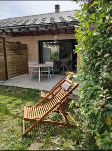 La Maison du Plongeoir 14 pers grande terrasse vue lac de Serre Ponçon