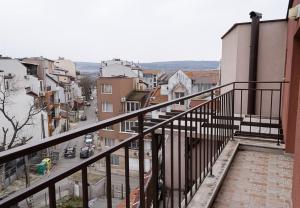 Modern 2-Level Apartment with Balcony in Varna by Flat Mаnager