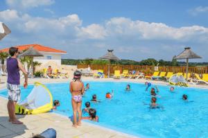 Campings Camping - Parc aquatique - ccagehb : photos des chambres