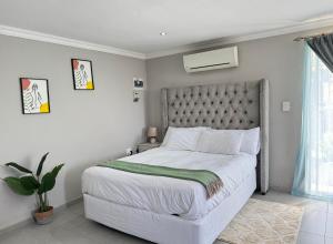 Spacious stay-in bachelor apartment