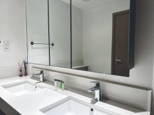 Coastal Charm - Fully Furnished 2-Bedroom Apartment with Spectacular Views by Petals Holiday Homes