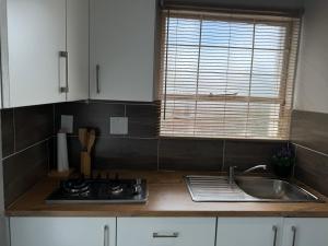 Spacious stay-in bachelor apartment