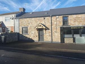 Perfect Location 3 Bed Serviced apartment with Bike Storage for BPW. Close to Brecon Beacons