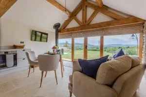 The Cart Shed - romantic hideaway with a view! - Sedgeberrow