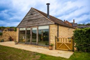 The Cart Shed - romantic hideaway with a view!