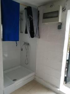 Emplacement idéal pour cette Maisonnette avec jardin et cuisine dété