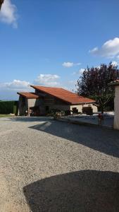 Gîte tout confort entièrement équipé 50 m2 autonome, avec parking