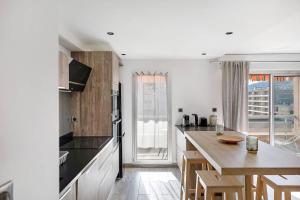 Hyères Centre-Les Floralies T3ClimGaragebalcon by HC