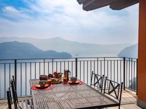 Terrazza A Lago Zweizimmerwohnung Mit Terrasse Und Schwimmbad
