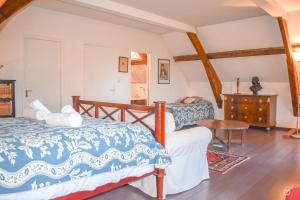 Maisons de vacances Les Trois Moulins - 10min Pont L-Eveque - 10P : photos des chambres