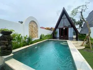 Wira's TB Villas, One Bedroom Wooden Pool Villa - 孟威