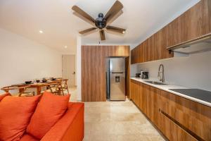 Lux Studio with Rooftop Pool Gym Private Balcony