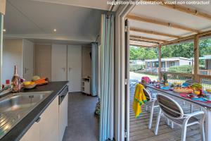 Campings Domaine Residentiel de Plein Air Les Paludiers : Premium Homeflower with Air Conditioning (4 Adults)