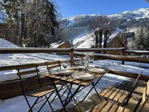 Appartement rénové 2 pièces cabine avec balcon et accès piscine - Méribel - FR-1-180-637