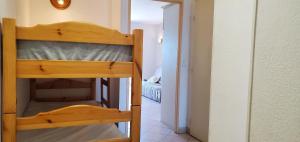 LE CAPITOLE Vue mer Studio cabine 27m2 les pieds dans leau 2 adultes 2 enfants clim et garage