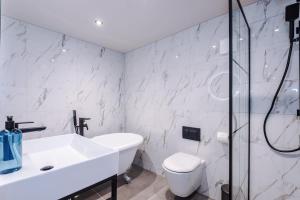 Elegant 2-Bedroom Apartment with Luxury Patio Area