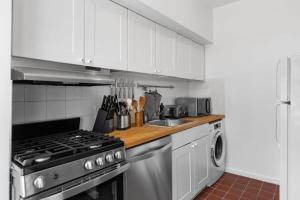 Chelsea Canvas III by Rove Travel Charming 2BR Gem