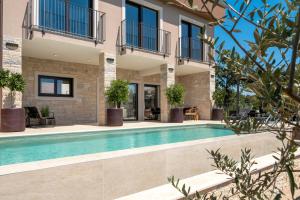 Villa Mit Pool Und Wellness Für 8 Personen